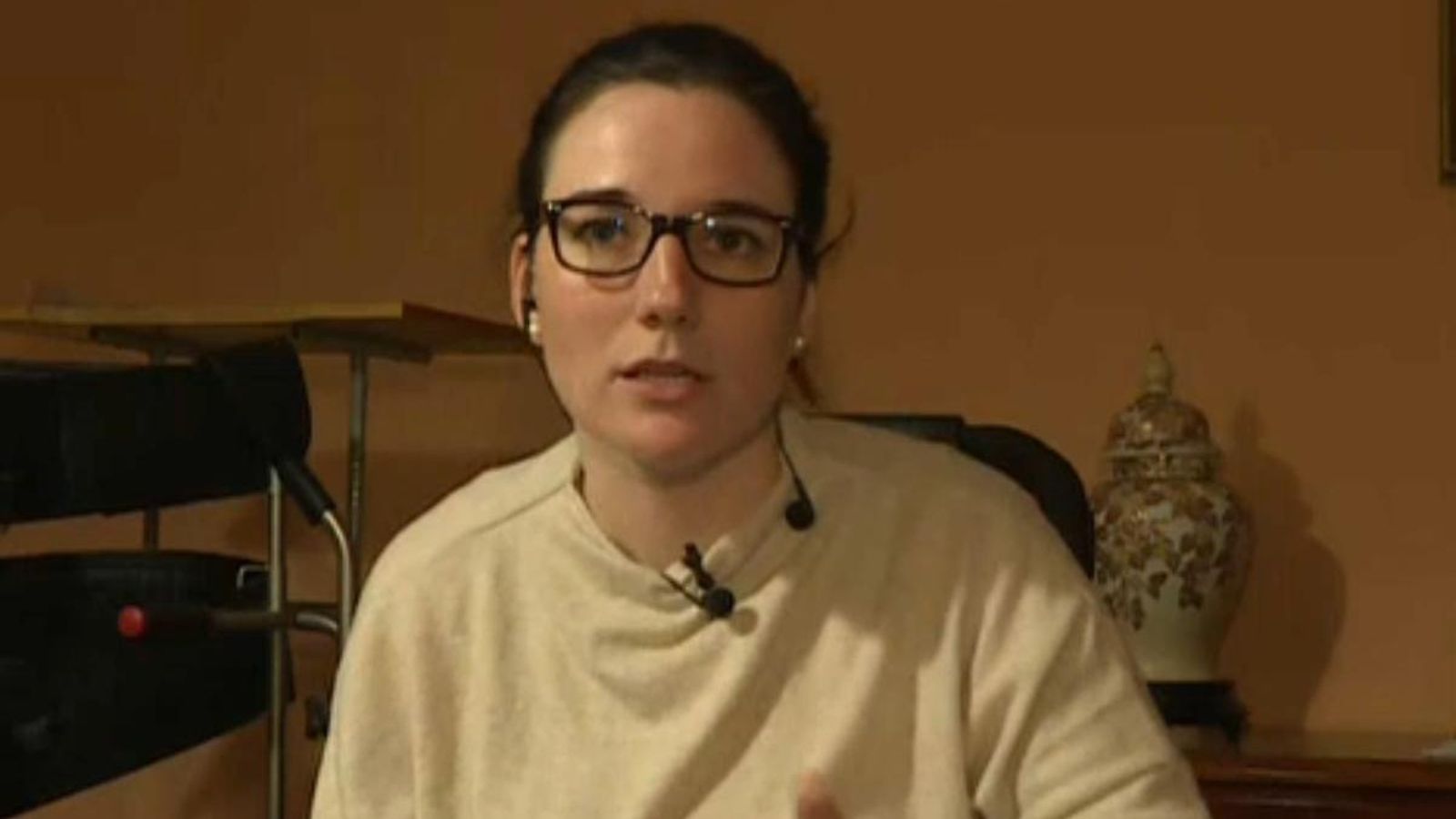 La passatgera afectada, Belen Hueso, en una entrevista amb À Punt NTC.