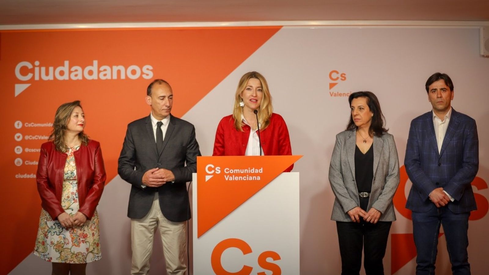 La candidata de la formació al Congrés per València, María Muñoz, ha presentat els membres de la candidatura