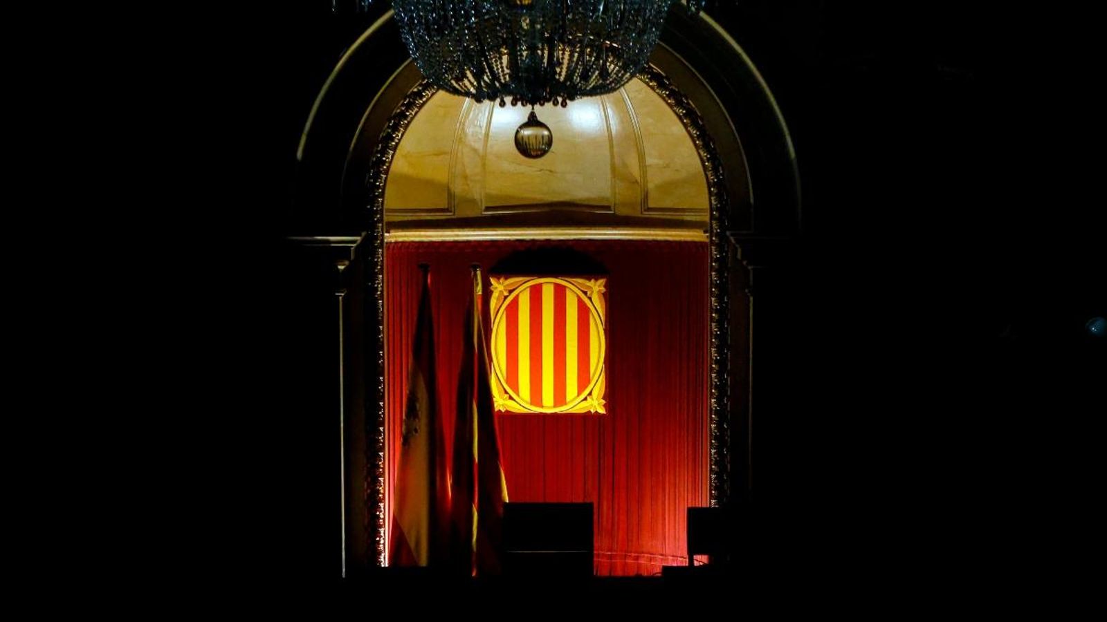 Aspecte de l'hemicicle del Parlament de Catalunya aquest divendres, mentre se celebrava la reunió per a decidir si s'ajornen o no les eleccions