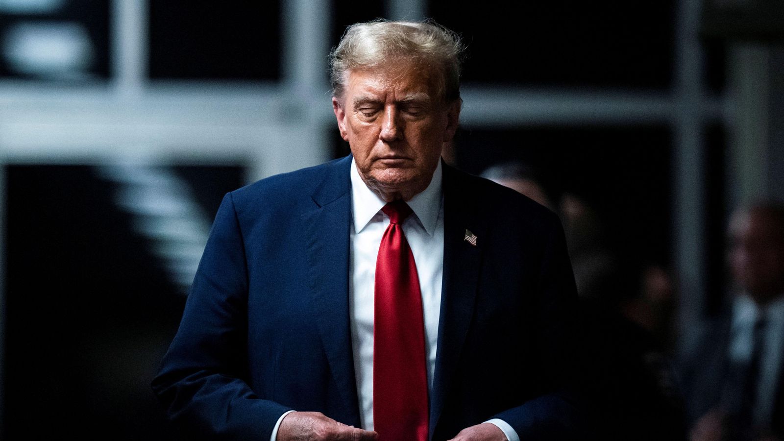 Trump ix del jutjat de Nova York després de la primera sessió de la vista, aquest dilluns