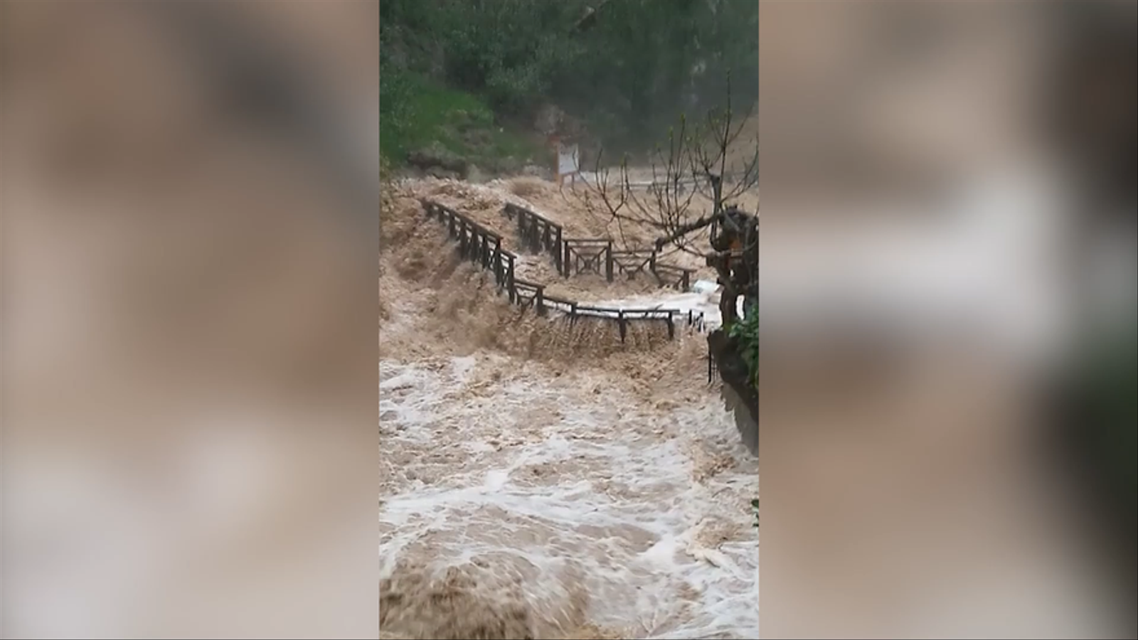 Les precipitacions molt intenses han desbortat el riu Algar