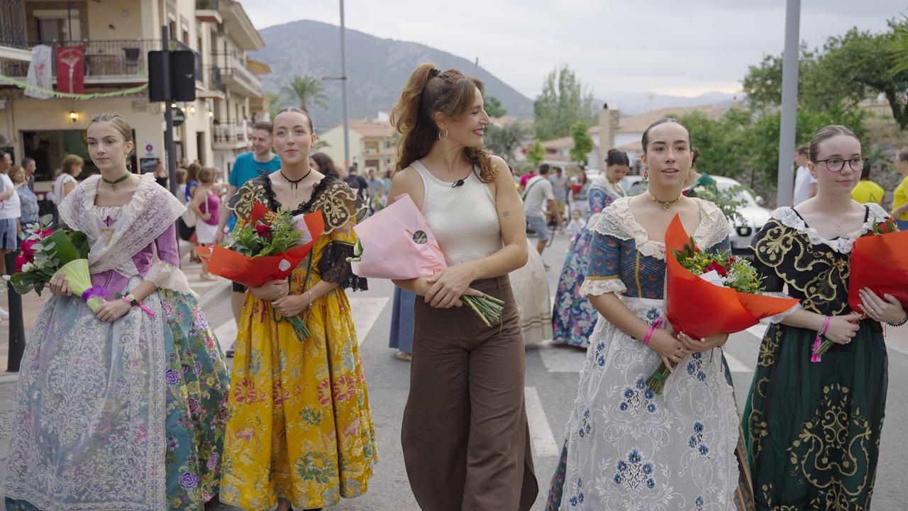 'Terra de festes' participa en l'Ofrena de Flors de Finestrat