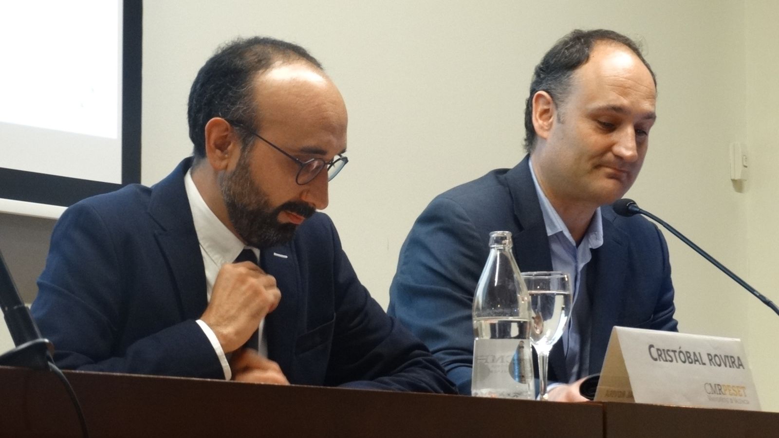 Cristóbal Rovira (esquerra), durant la conferència al Centre Valencià d'Estudis i Investigació d'Alfons el Magnànim