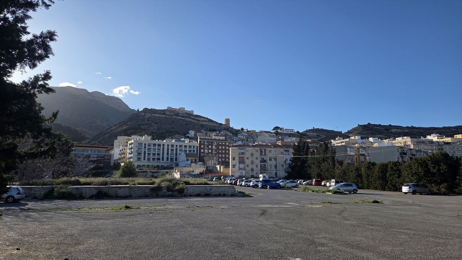 Terrenys de l'antiga fàbrica "El Almendro"