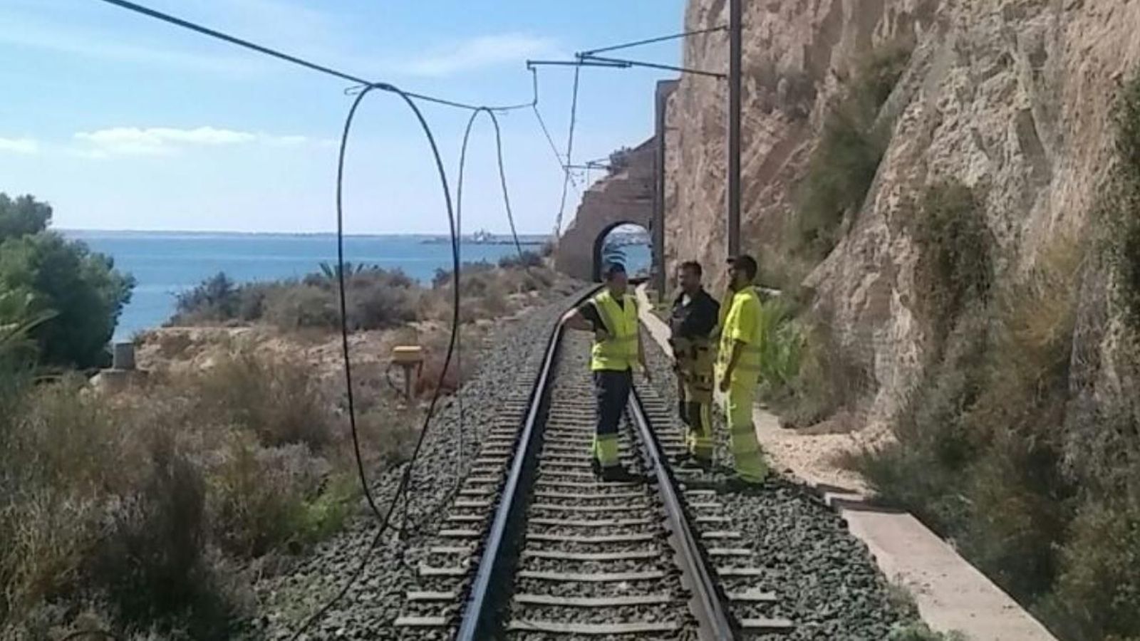 Accident al TRAM d'Alacant per un arrossegament de la catenària Accident al TRAM d\'Alacant per un arrossegament de la catenària