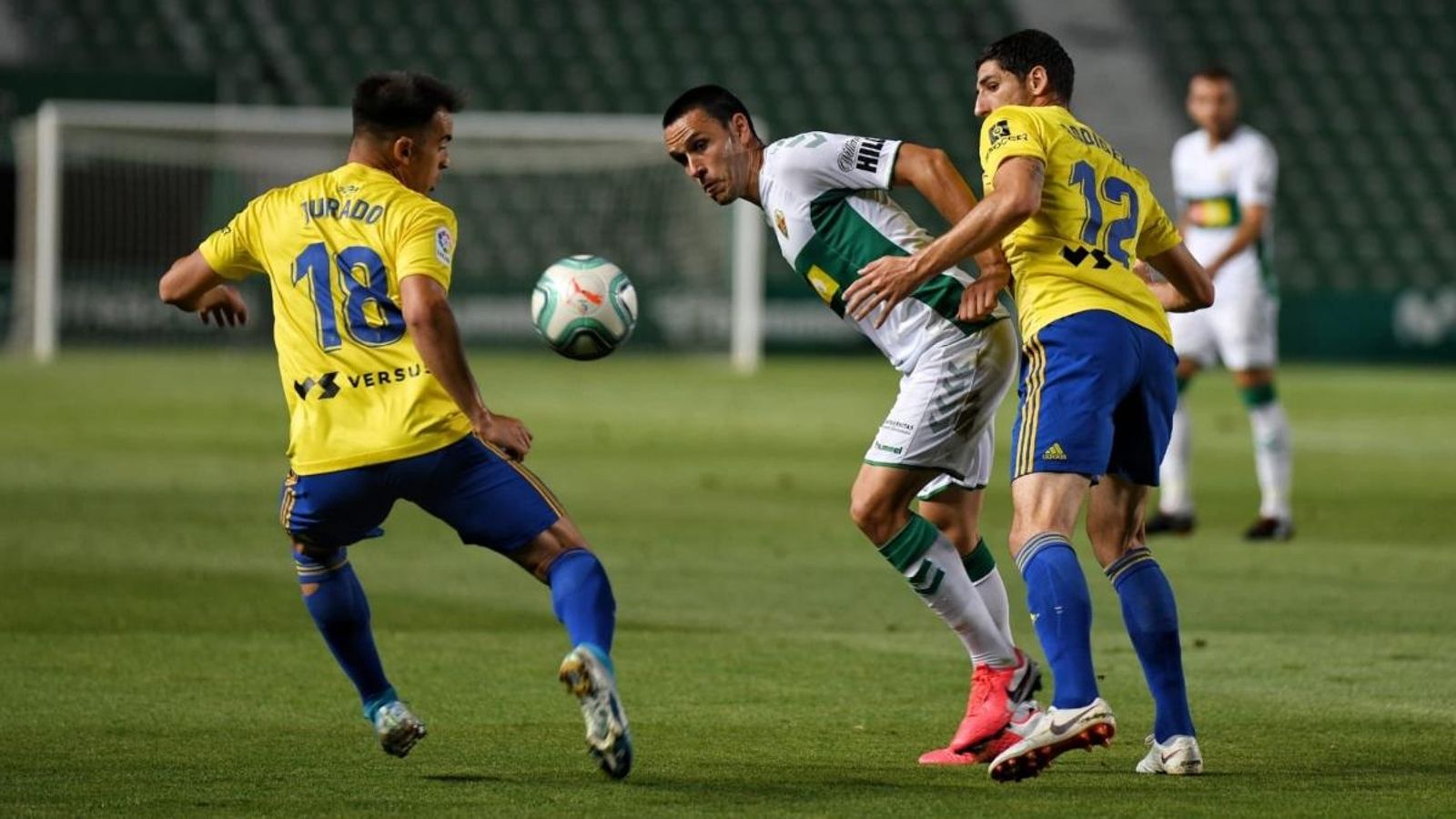 Cadis i Elx signen un empat que no acontenta cap dels dos equips.