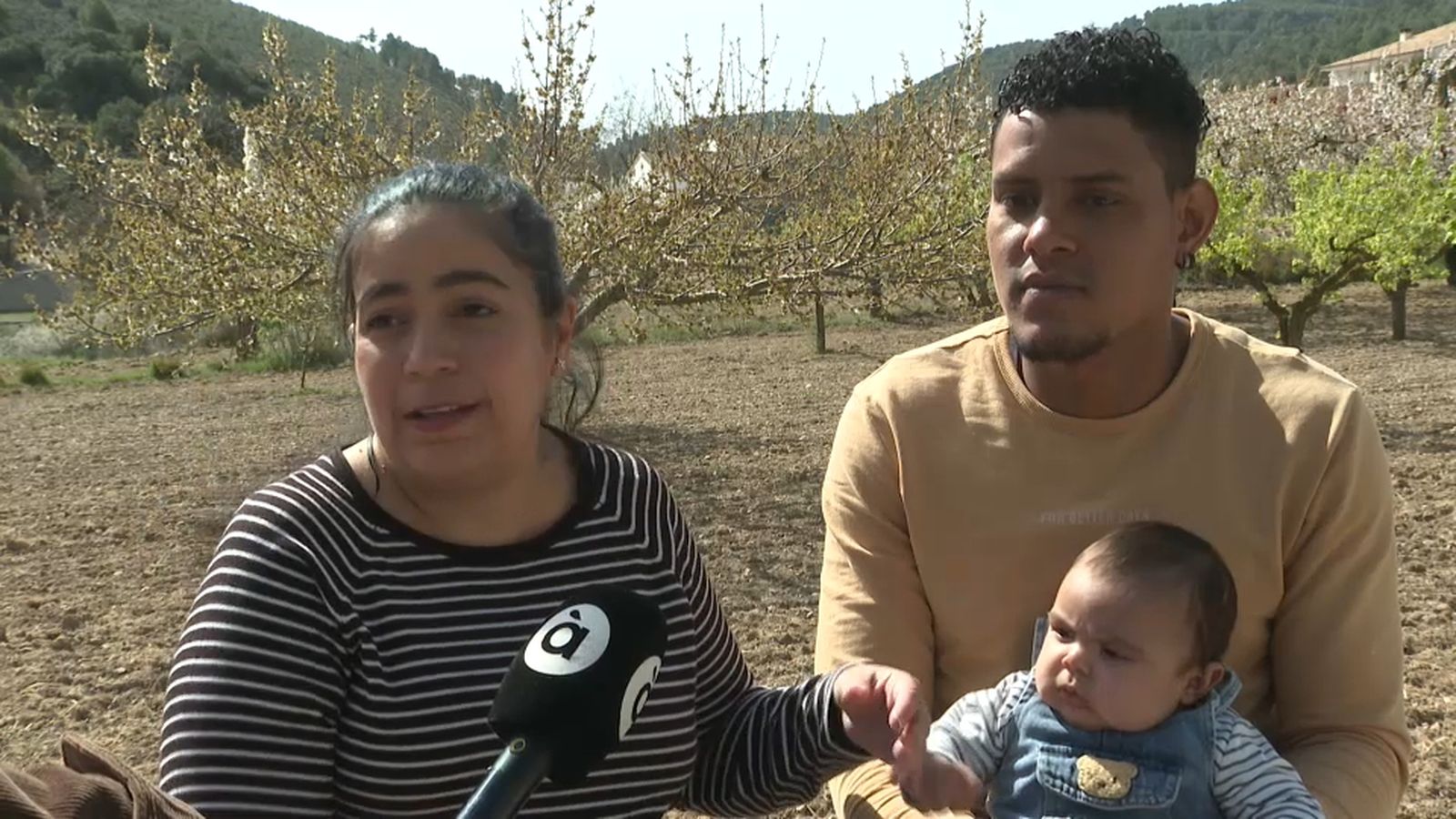 Els pares, d’origen veneçolà, van arribar fa un any a la Pobleta per a fer-se càrrec del bar municipals