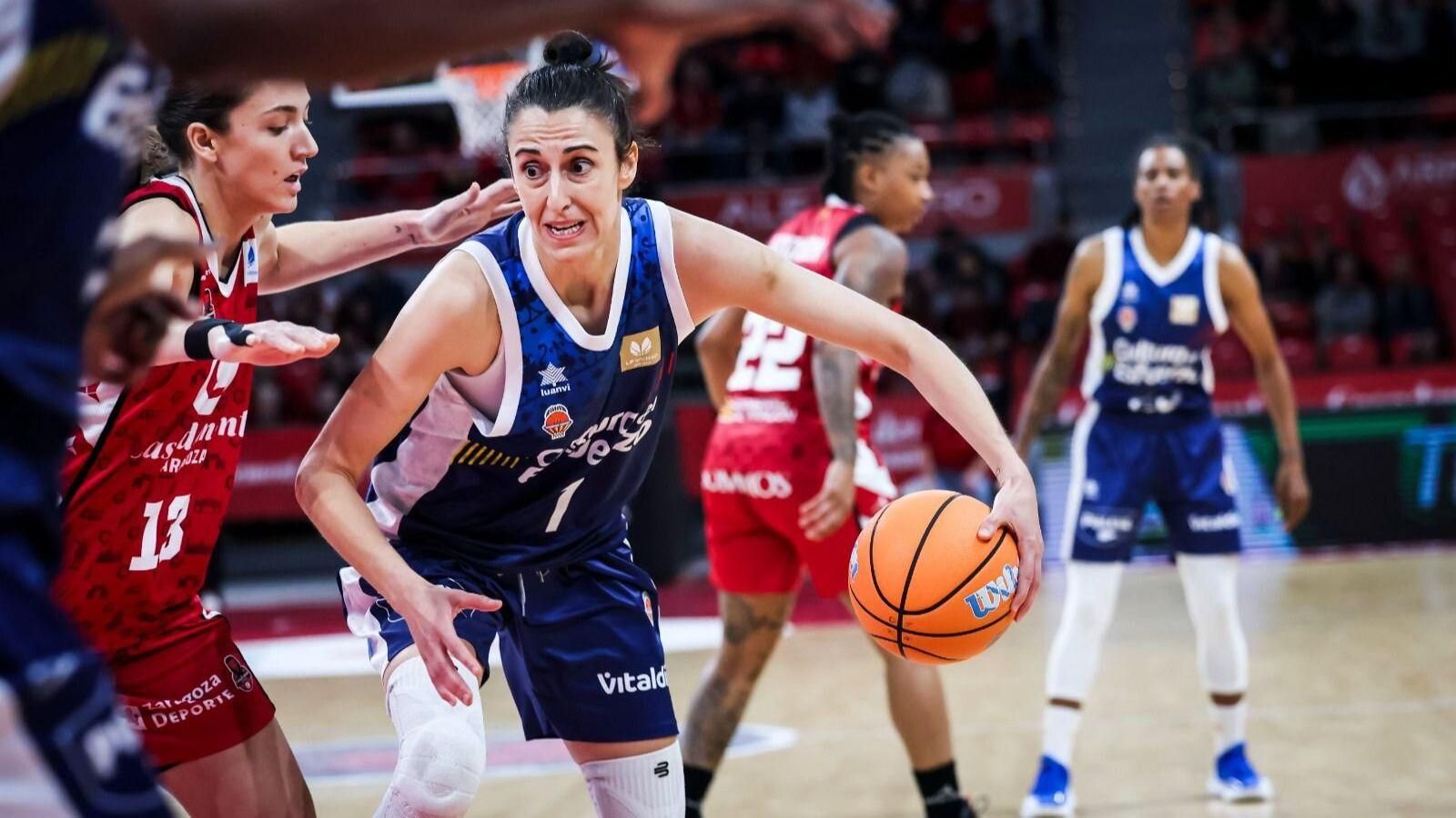 Alba Torrens, en una acció del duel Alba Torrens, en una acció del duel