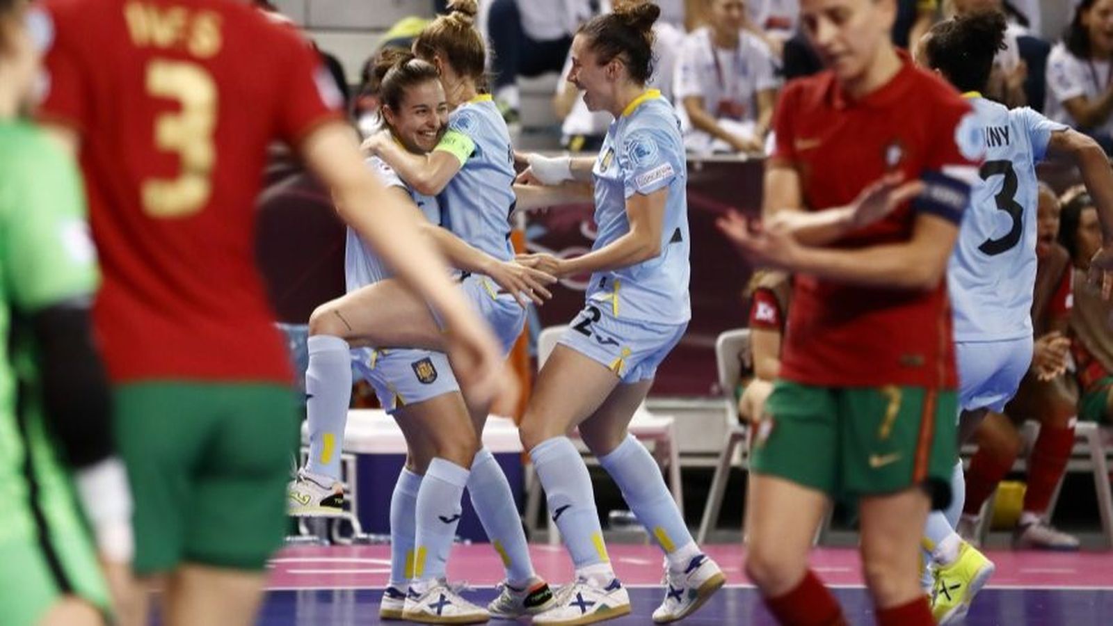 Les jugadores espanyoles celebren un dels gols