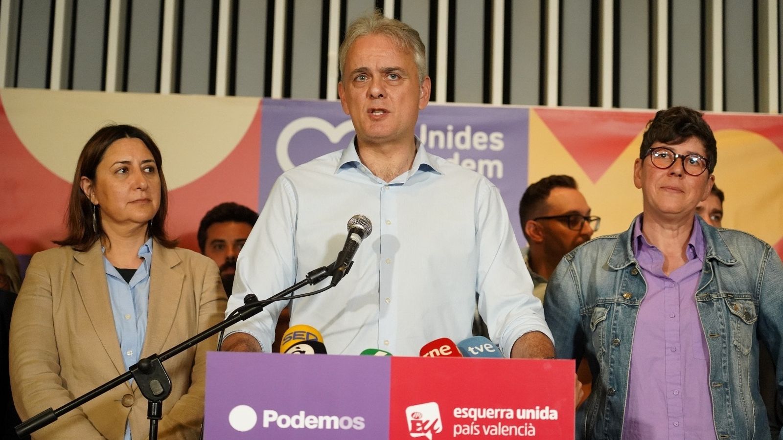 D'esquerra a dreta: la coordinadora d'Esquerra Unida,Rosa Pérez Garijo; el candidat d'UP-EU a la Generalitat, Héctor Illueca; i la coordinadora autonòmica de Podem, Pilar Lima