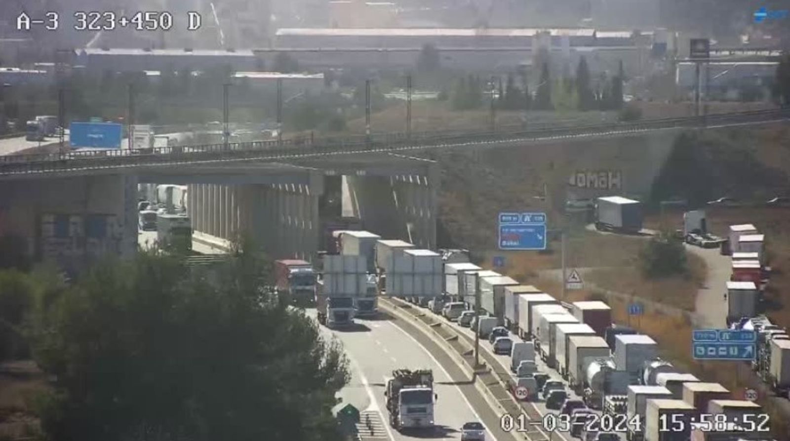 El sinistre ha provocat fins a set quilòmetres de cues a l'A-3