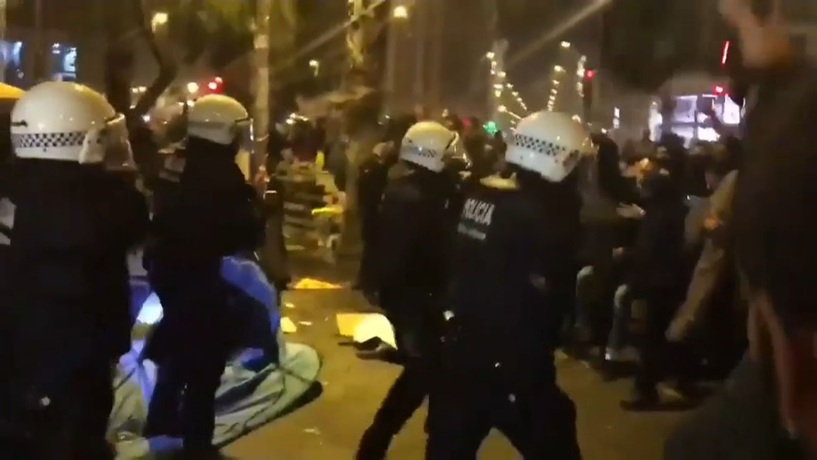 Desallotjada a Barcelona l\'acampada protesta per la sentència del \'procés\'