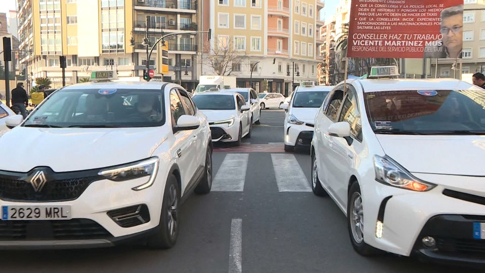La protesta dels taxistes col·lapsa diverses zones de València