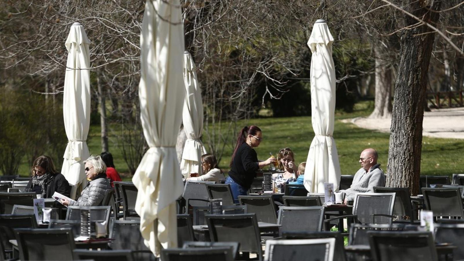 Els contractes temporals en hosteleria continuen sent l'opció més usual