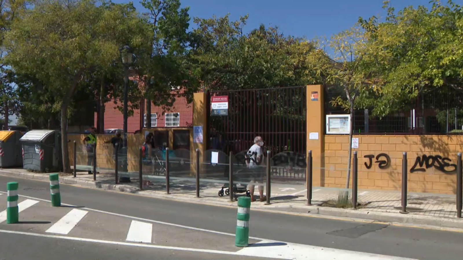 Porta principal del CEIP Ramiro Jover de València
