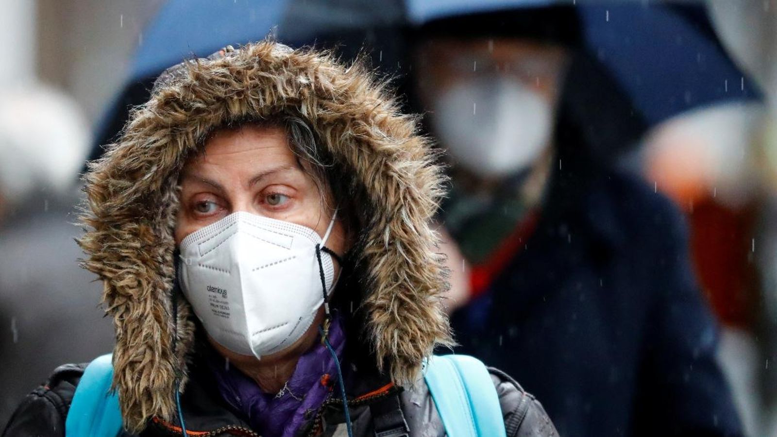 Una alemanya amb una mascareta FFP2 als carrers de Berlín