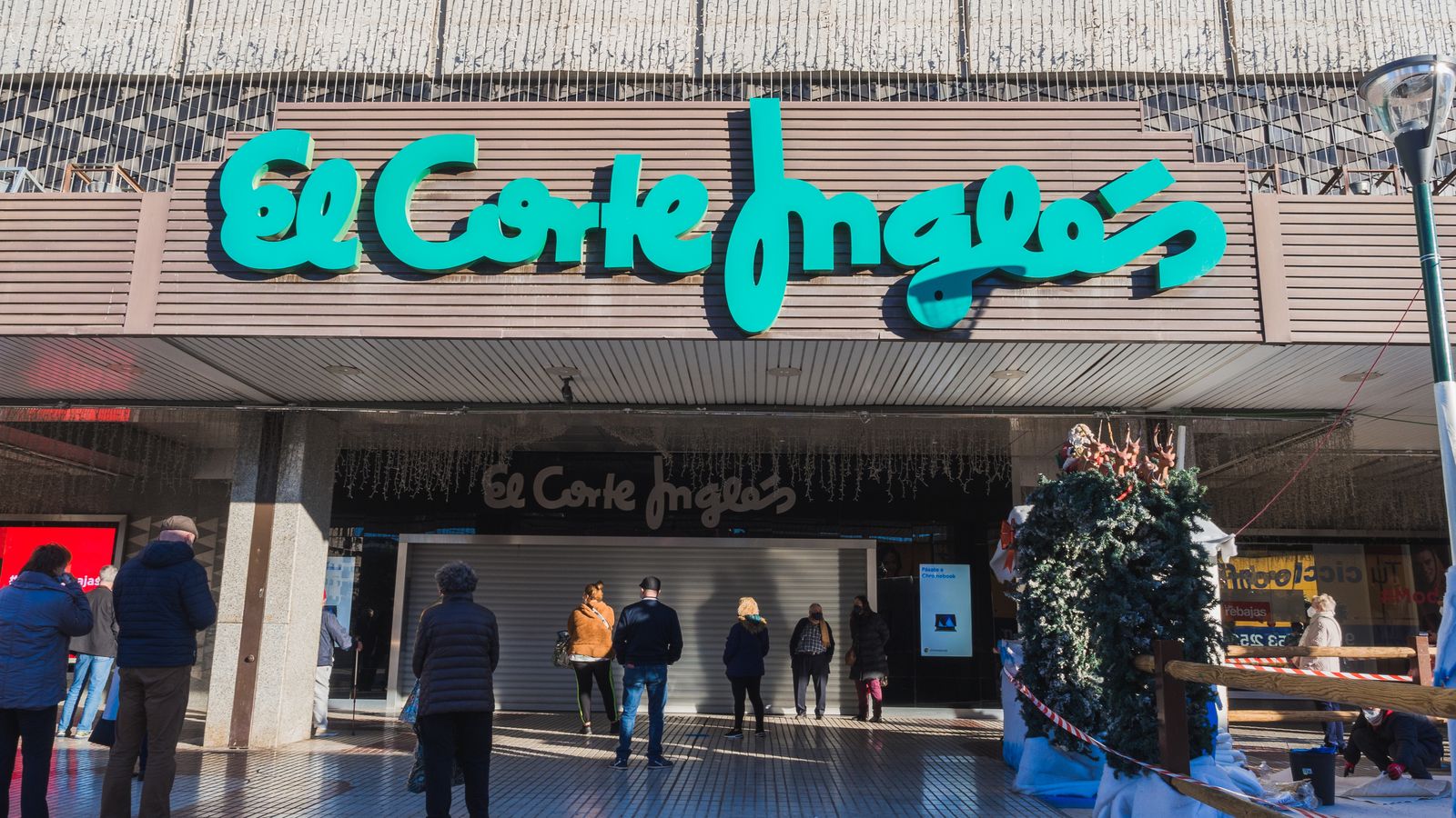 Porta d'entrada d'un establiment del Corte Inglés