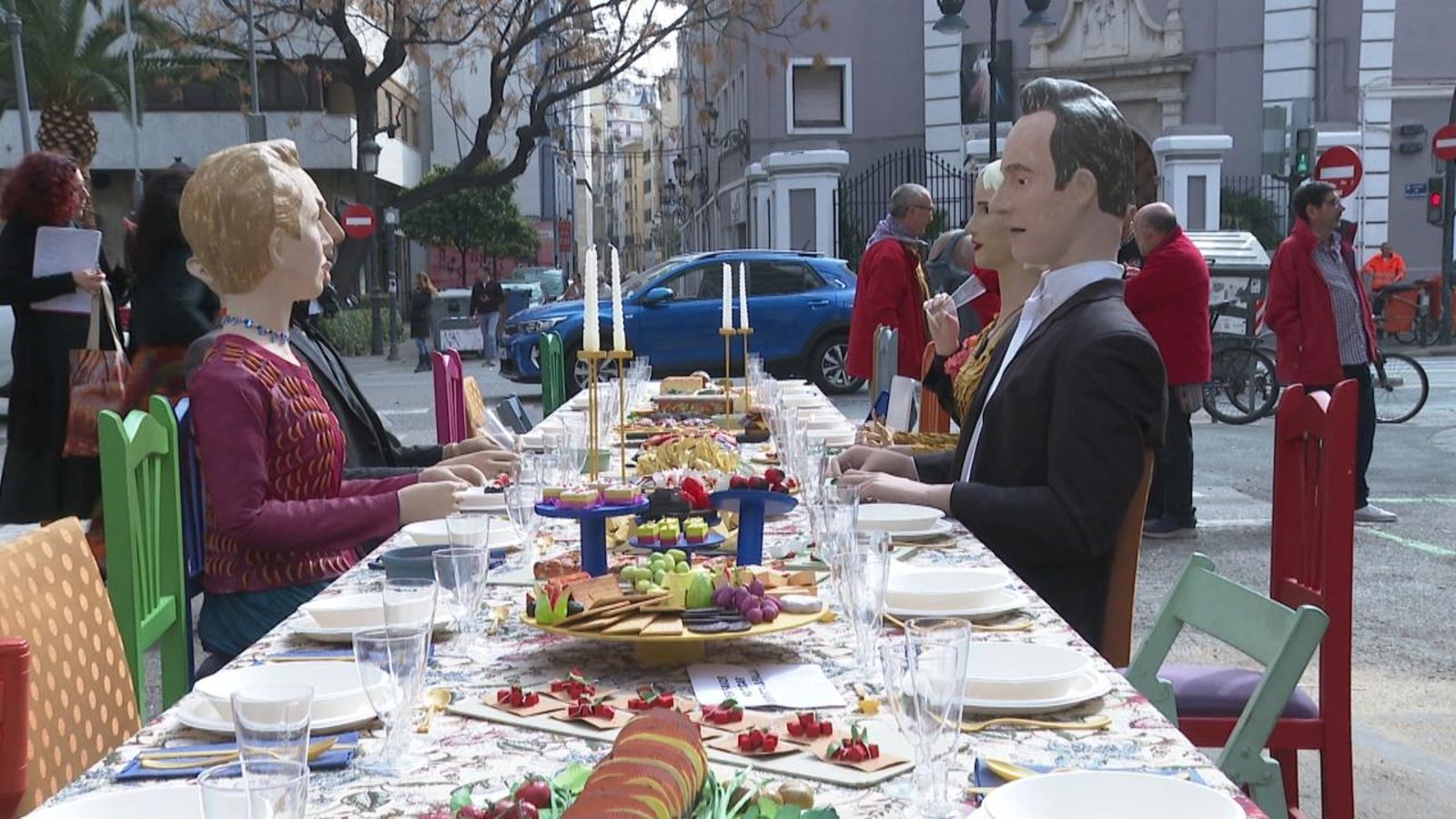 Les falles experimentals omplin alguns barris de València