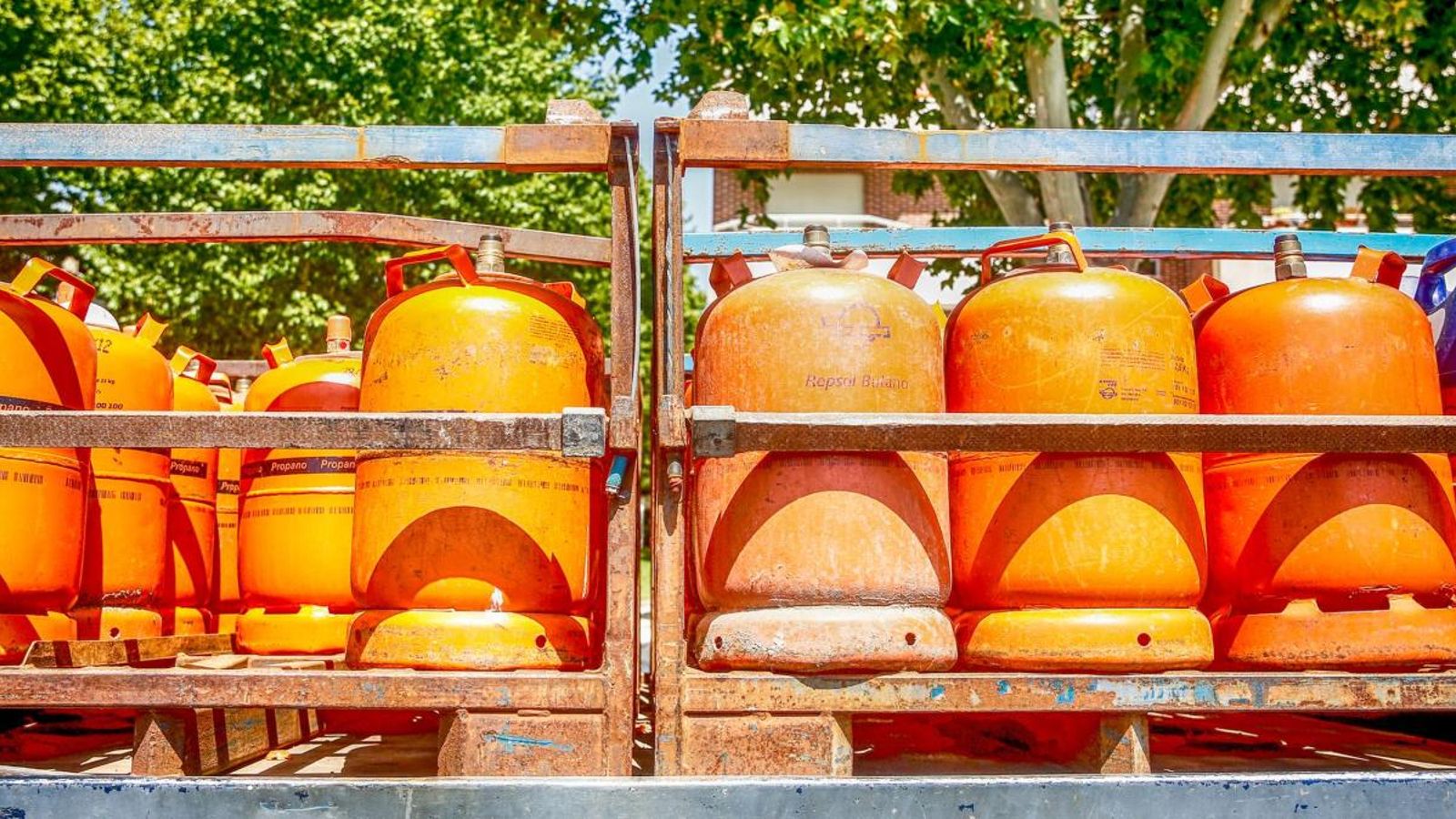 Bombones de butà carregades en un camió