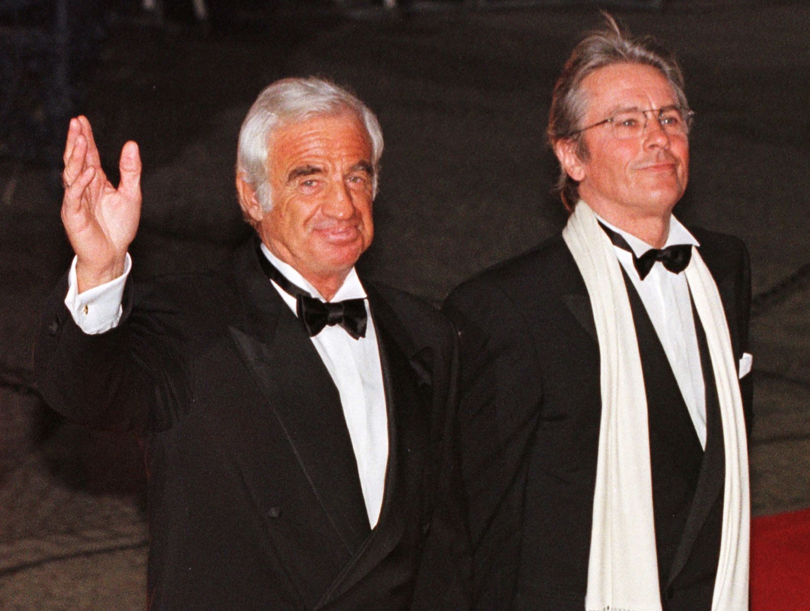 Jean-Paul Belmondo i Alain Delon arribant al teatre de Berlin Schauspielhaus
