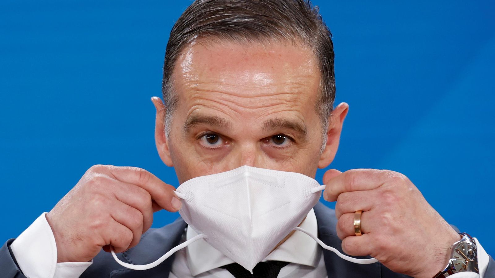 El ministre d''Afers Estrangers alemany,  Heiko Maas, es posa la mascareta