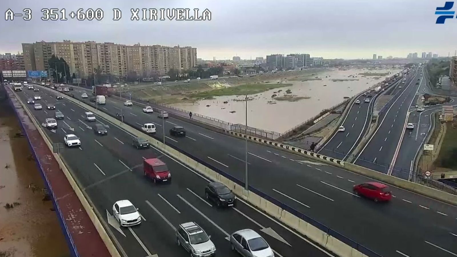 La suspensió de les classes ha alleugerit el trànsit dels acessos a València