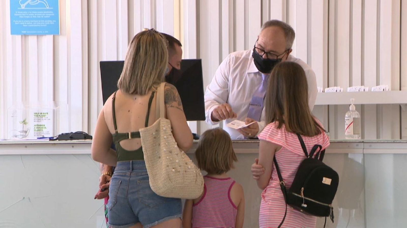 Benidorm festeja l'obertura dels hotels