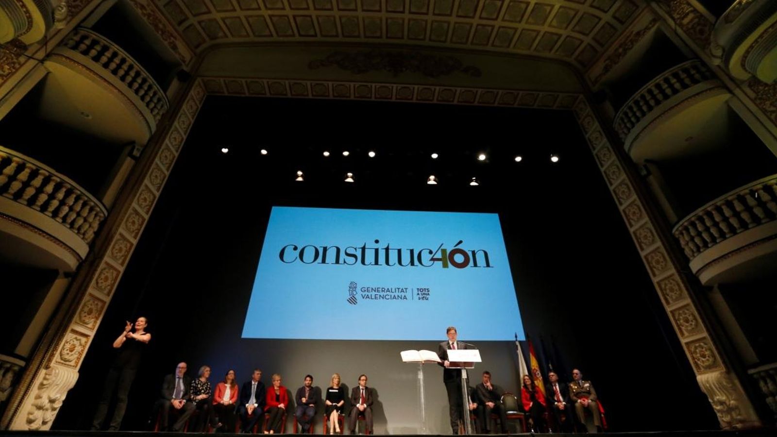 Ximo Puig durant la celebració del 40 aniversari de la Constitució espanyola, al teatre Principal d’Alacant