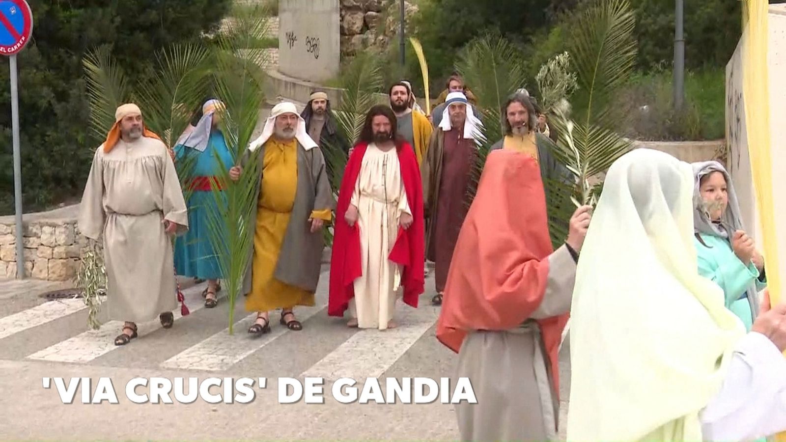 El barri de Santa Anna de Gandia celebra el tradicional viacrucis vivent
