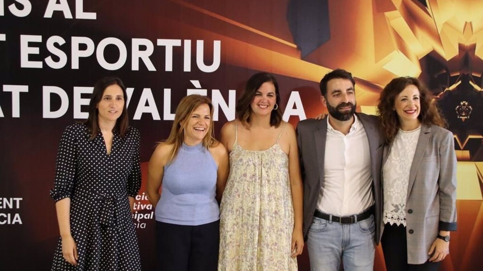 Javier Mateo, entre la vicealcaldessa de València, Sandra Gómez, i la regidora d'Educació, Maite Ibáñez, en una imatge d'arxiu