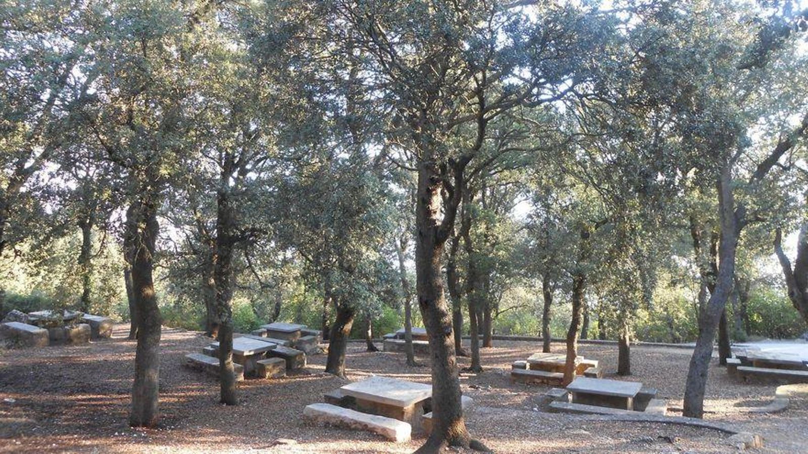 Una de les zones recreatives habilitada en el parc natural de la Font Roja, a Alcoi, en una imatge d'arxiu