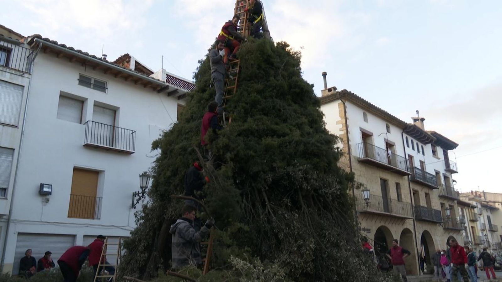 El Forcall celebra la Santantonada, tret d’eixida a la festa en honor a sant Antoni Abat