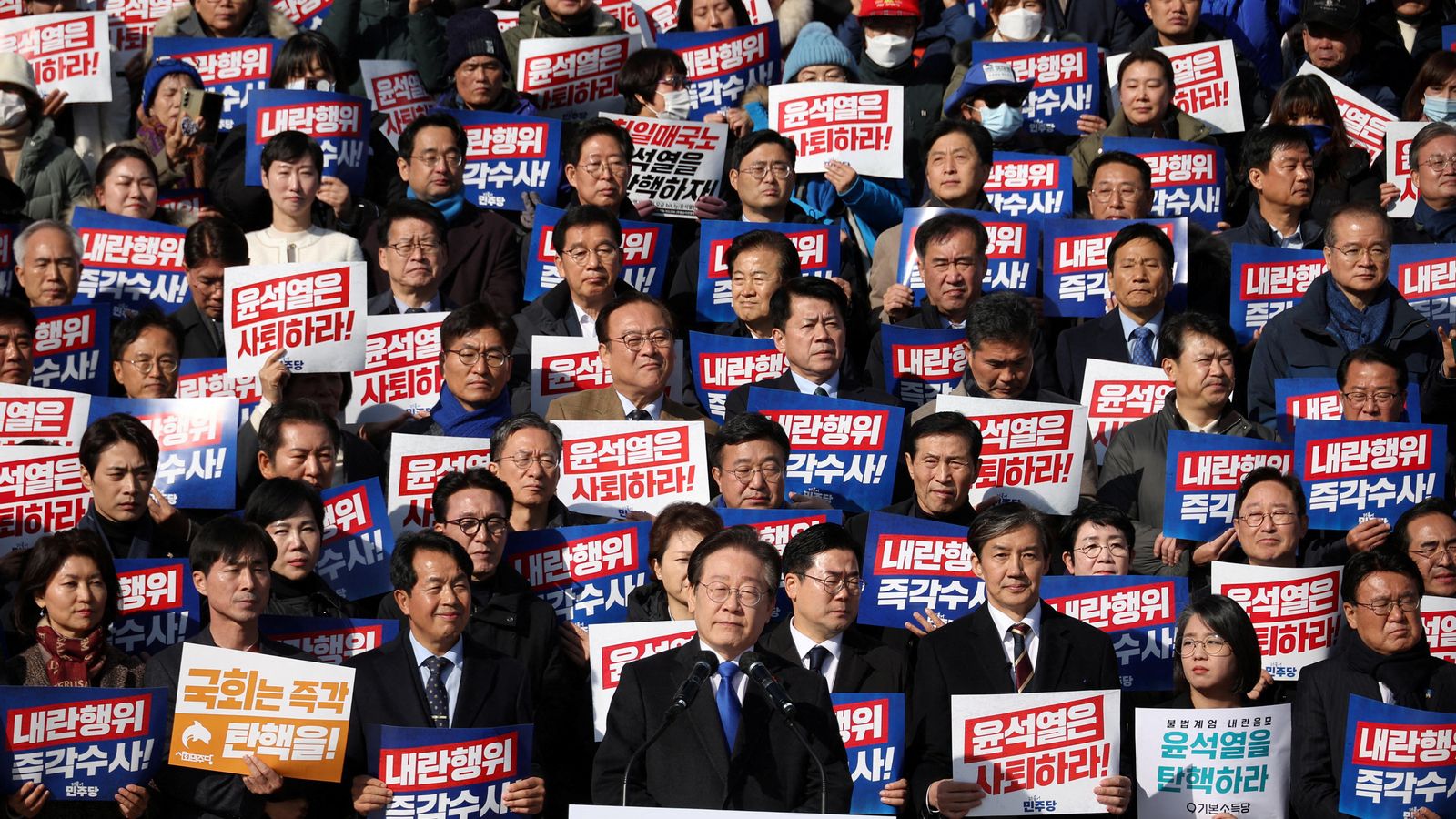Imatge de la protesta del principal partit de l'oposició de Corea del Sud, el Partit Demòcrata, per a reclamar la dimissió del president del país