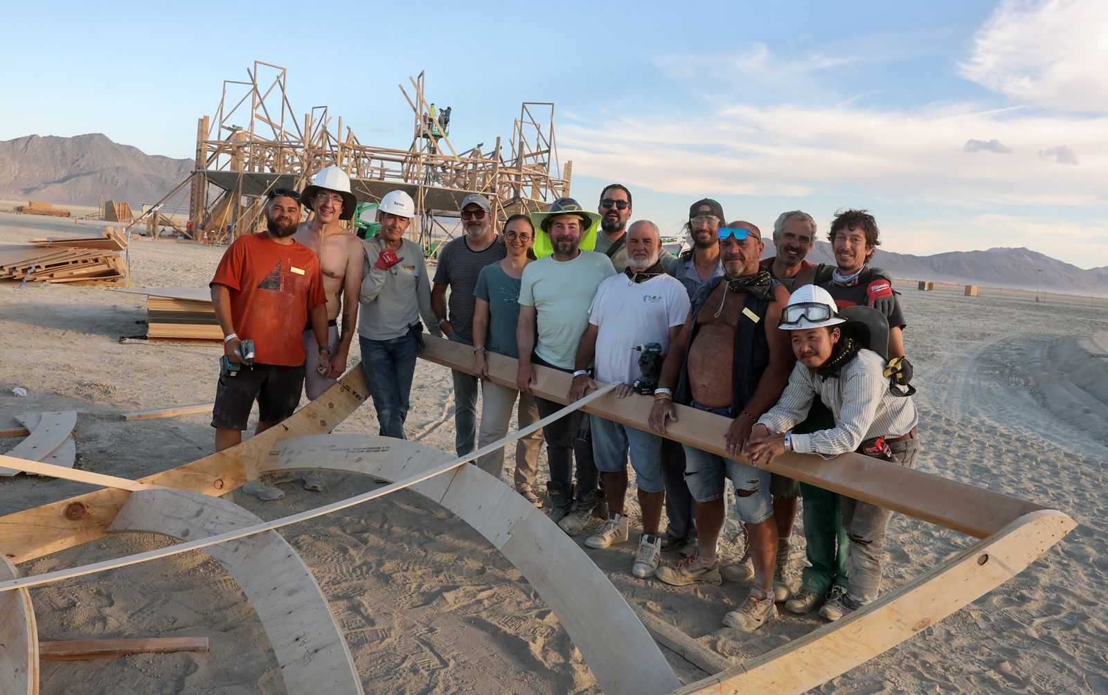 Un equip valencià construïx el temple del Burning Man al desert de Black Rock a Nevada / Michael Fox