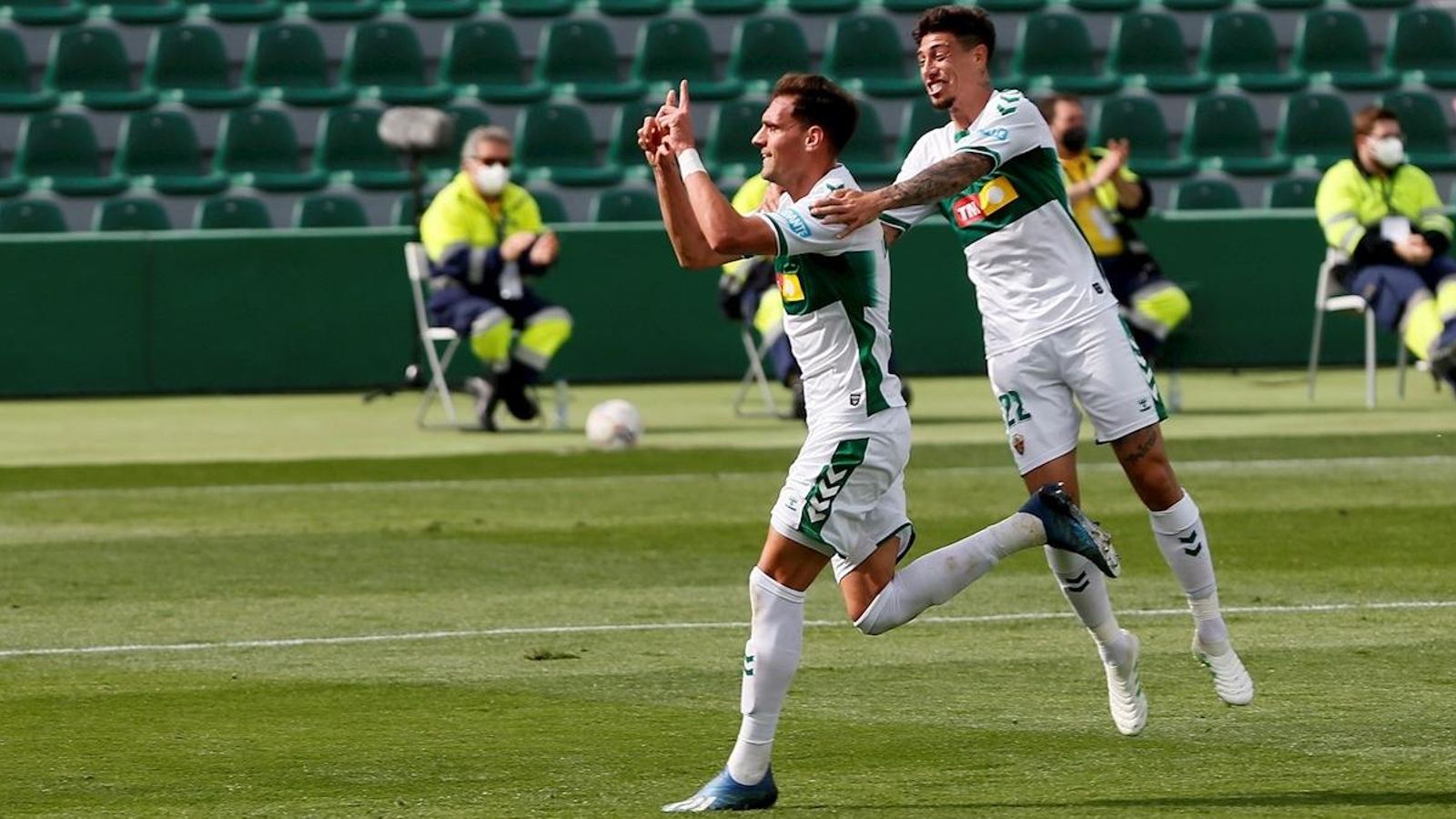 Dani Calvo celebra el gol que li ha donat la victòria a l'Elx