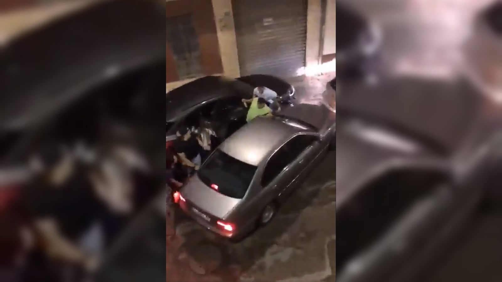 Imatge del moment en que el cotxe envist l'home que va resultar ferit