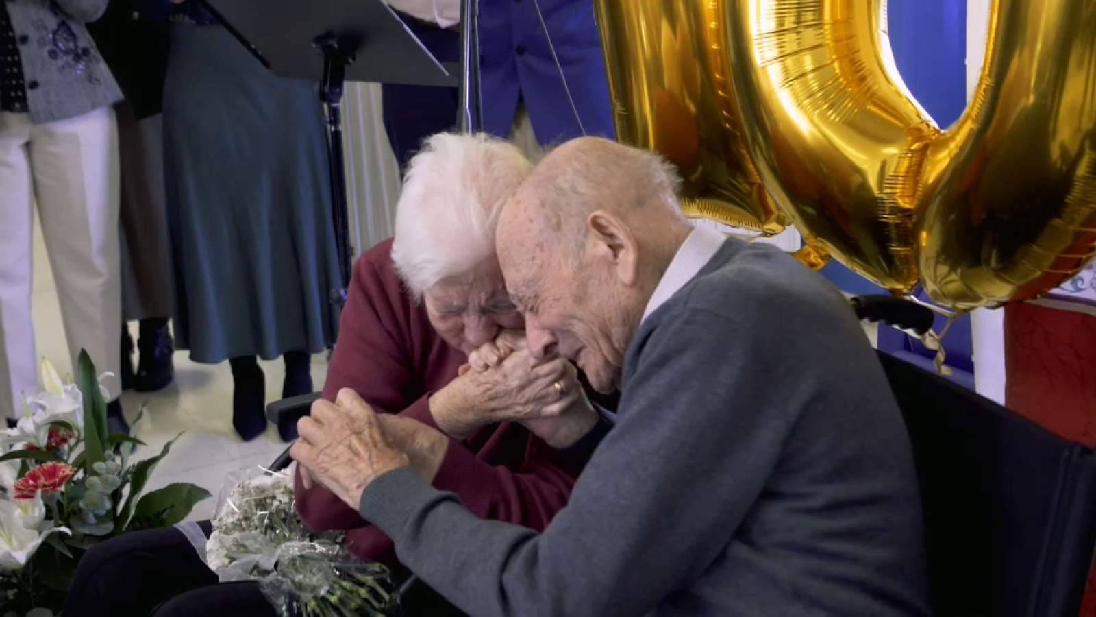 Matilde i Amador, emocionats en la festa en el seu honor.