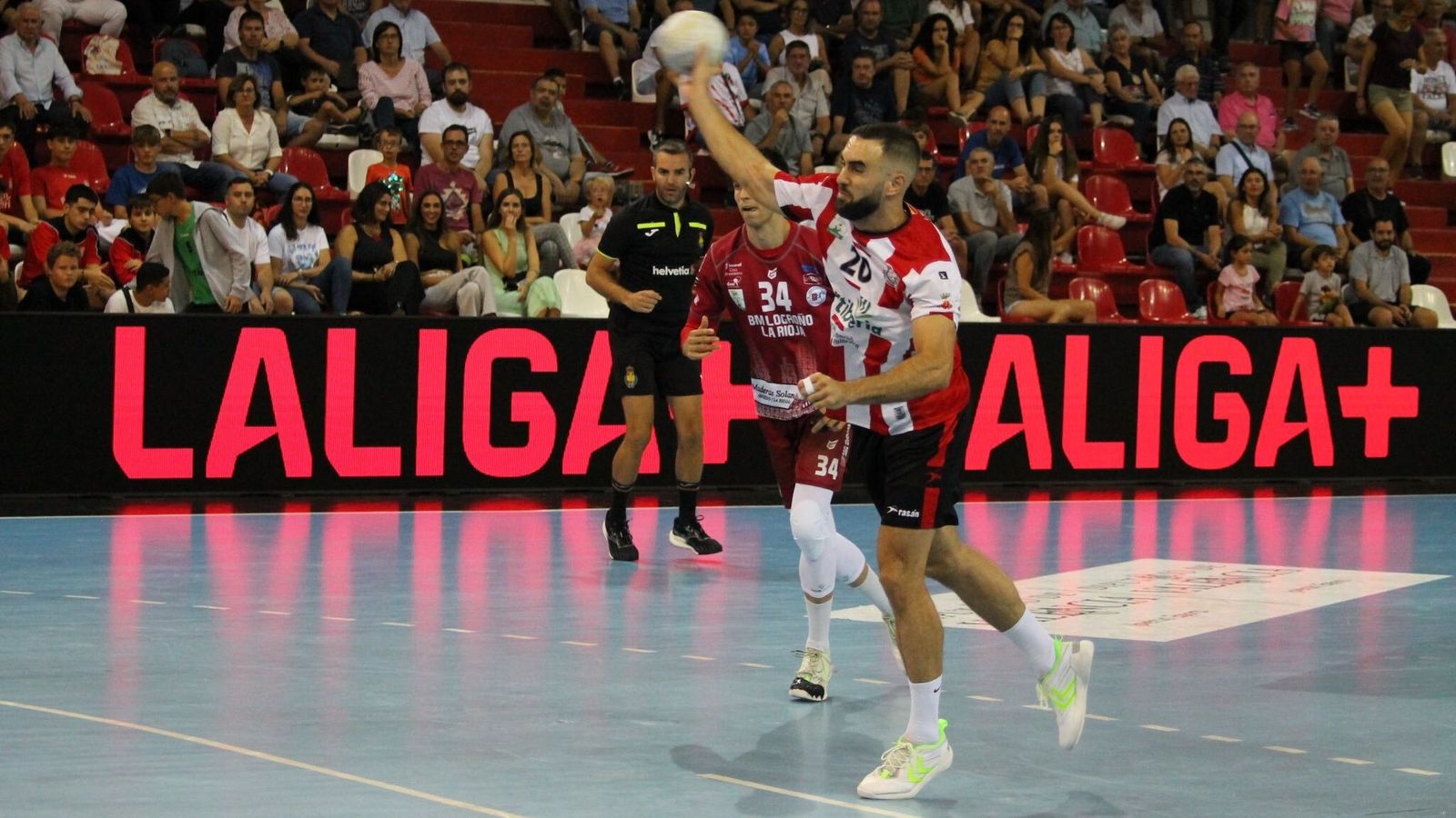 Adrián Nolasco, en una acció del partit