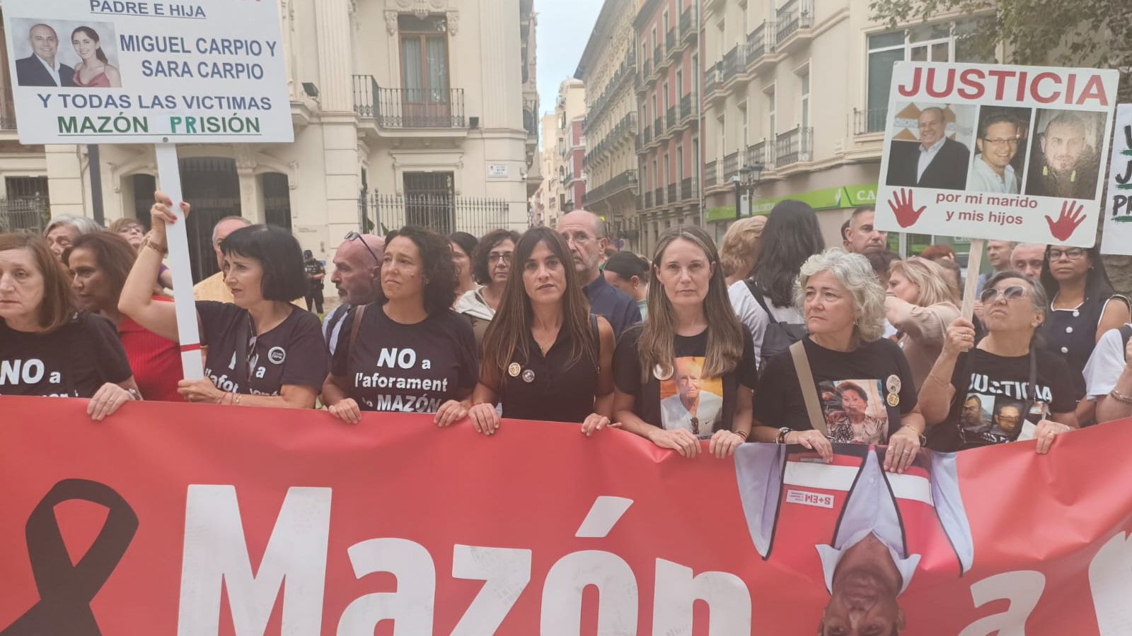 Les víctimes de la dana es concentren per primera vegada a Alacant per a exigir que Mazón entregue l’acta de diputat