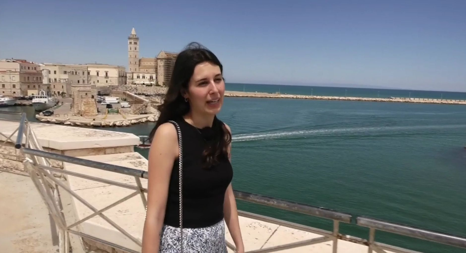 Amb Carol, de Sant Antoni de Benaixeve, tastarem el marisc de la zona i en concret el 'cru di pesce', un dels plats més representatius