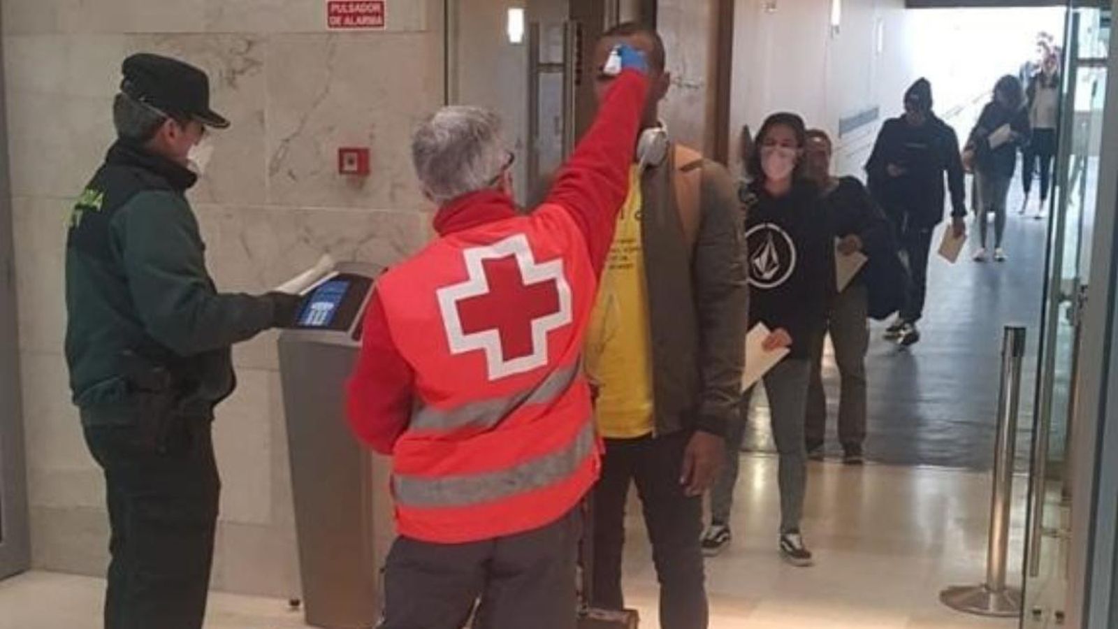 Els controls els realitzarà personal de Creu Roja qualificat i amb les mesures de protecció adequades