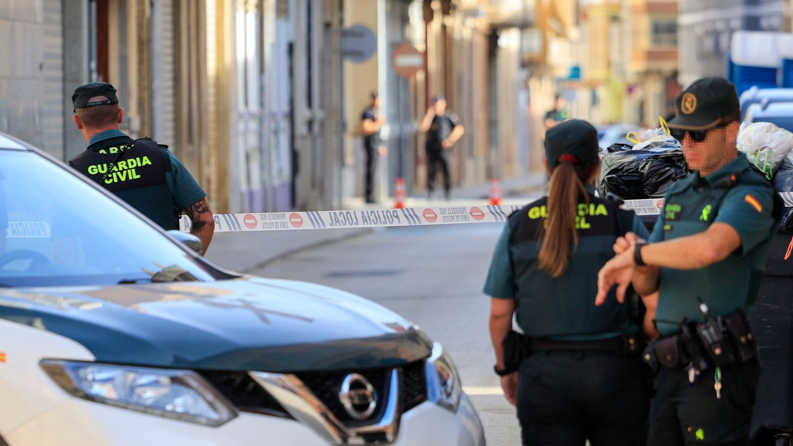 Agents de la Guàrdia Civil a Alfafar este dimarts