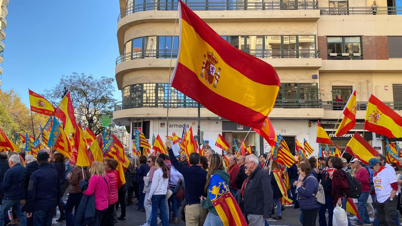 Milers de persones es manifesten contra l'amnistia a València