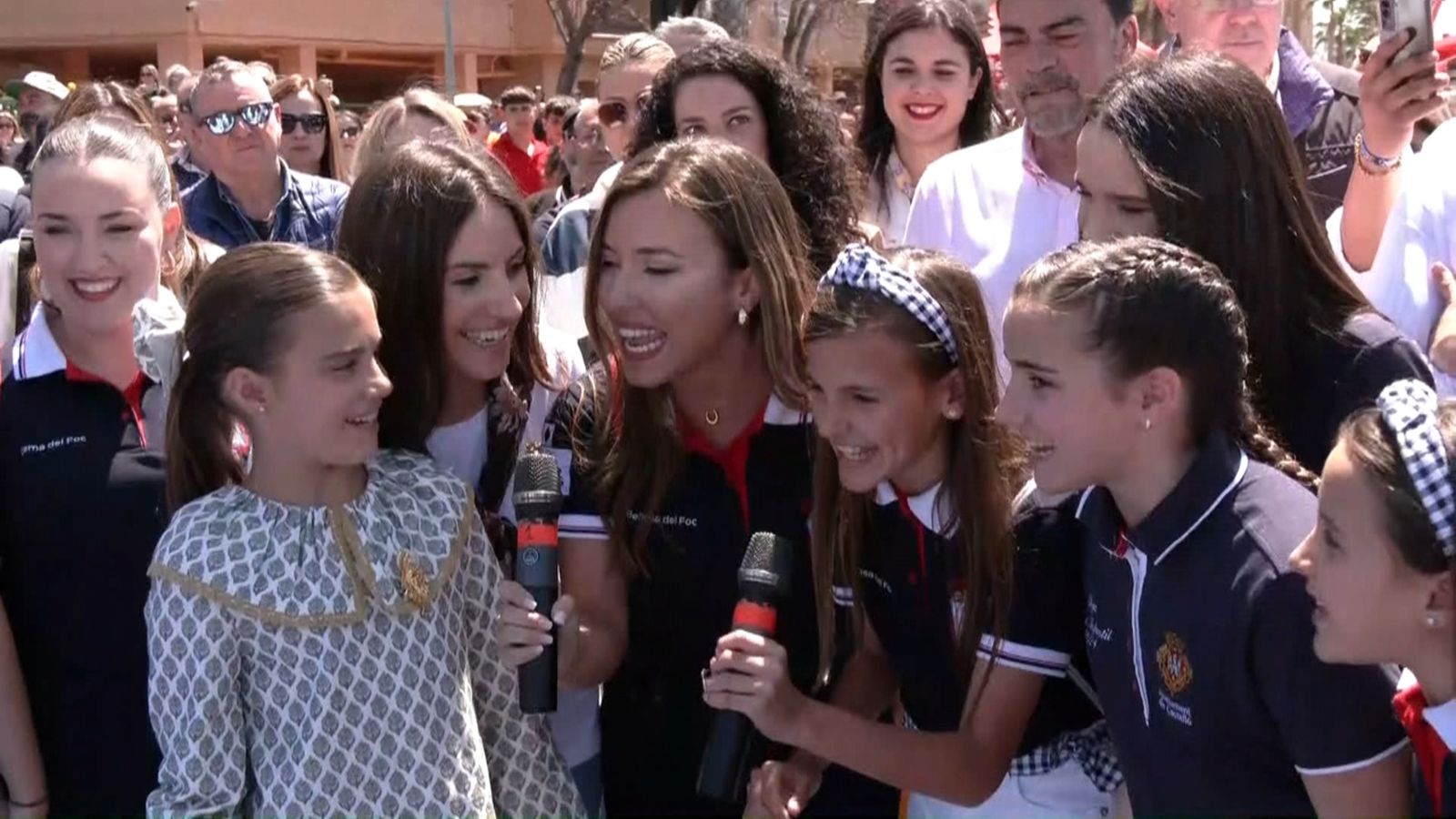Alba i Martina han pronunciat el "senyor pirotècnic" a l'uníson junt amb les representants de les "festes germanes" de València, Castelló i Elx