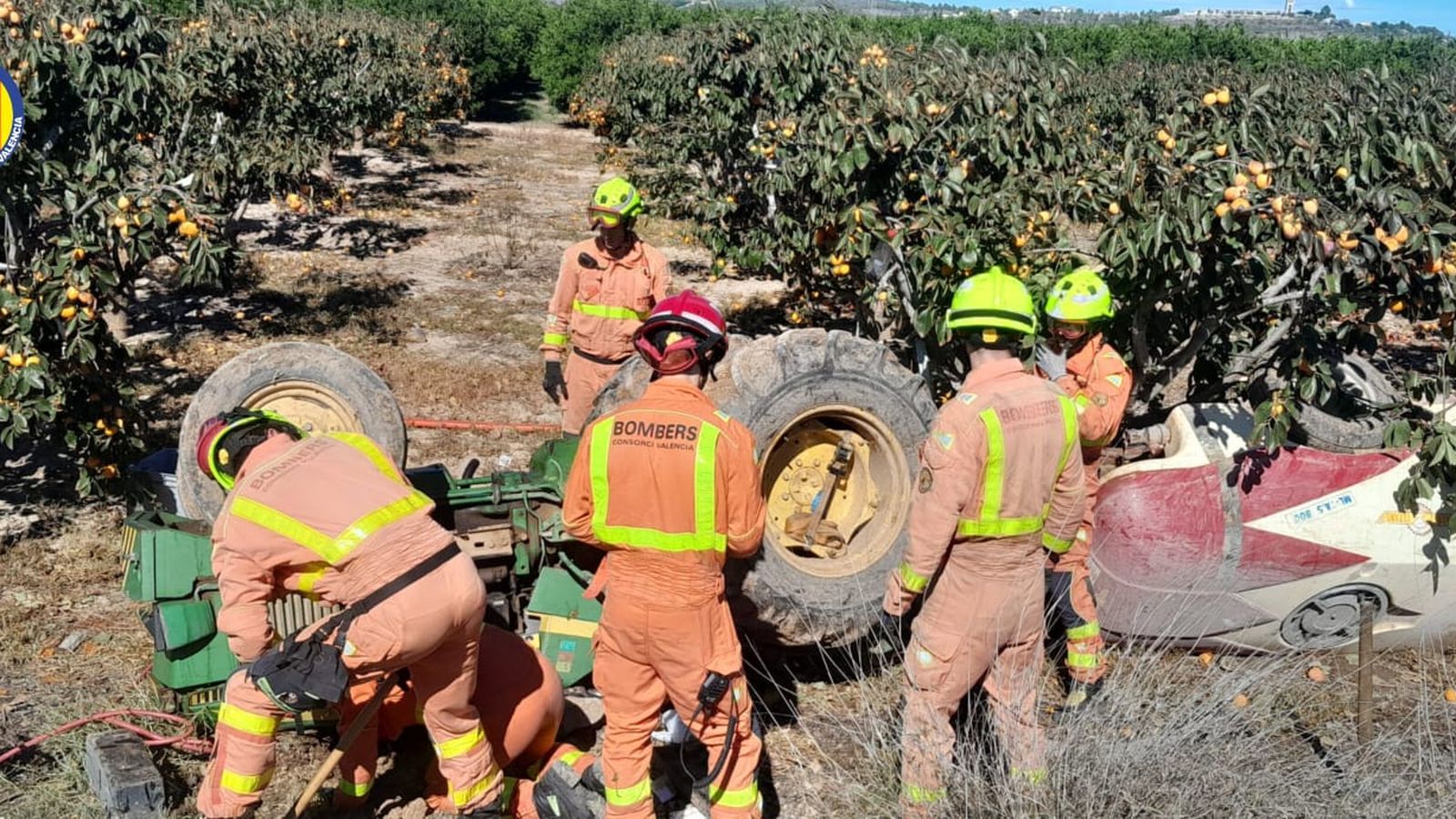 Un tractor bolca a Beneixida (Ribera Alta)