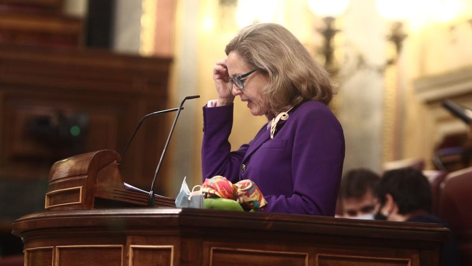 Calviño, partidària d’ajornar la decisió sobre el salari mínim al 2021