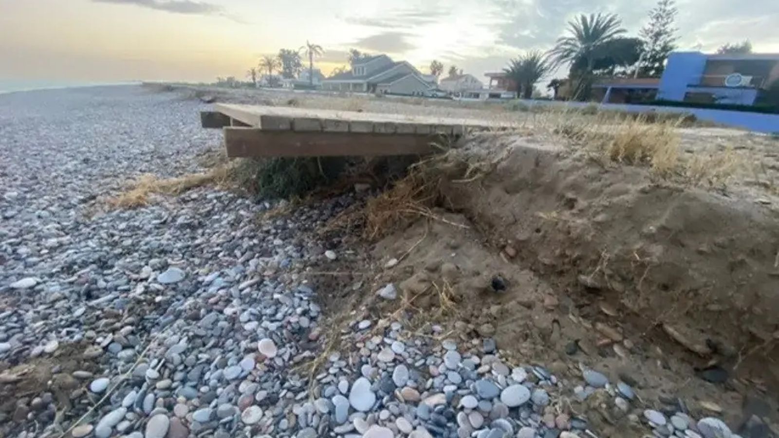 L'Associació Veïnal de les platges de Almardà, Corint i Malva-rosa alerta sobre la greu situació que travessen estes platges