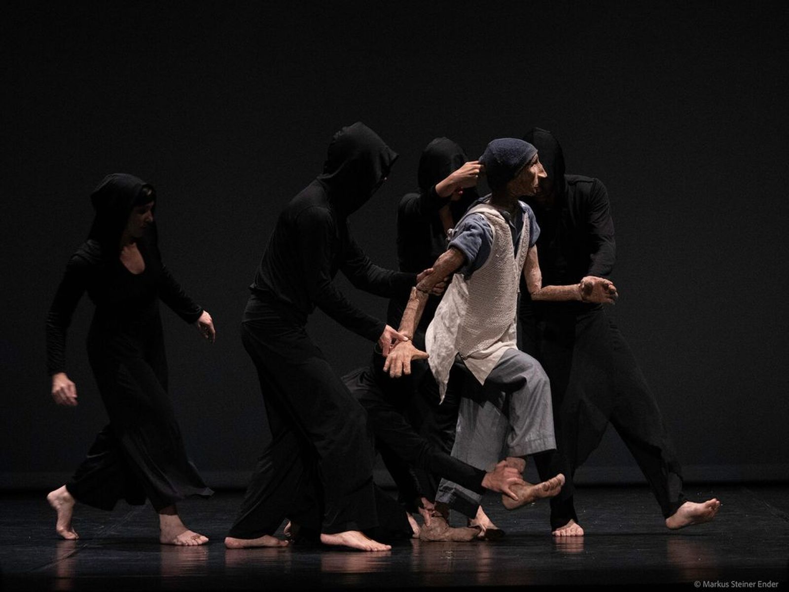 La titella de fusta i suro de l'obra 'La mecànica de l’ànima, Eh man hé'