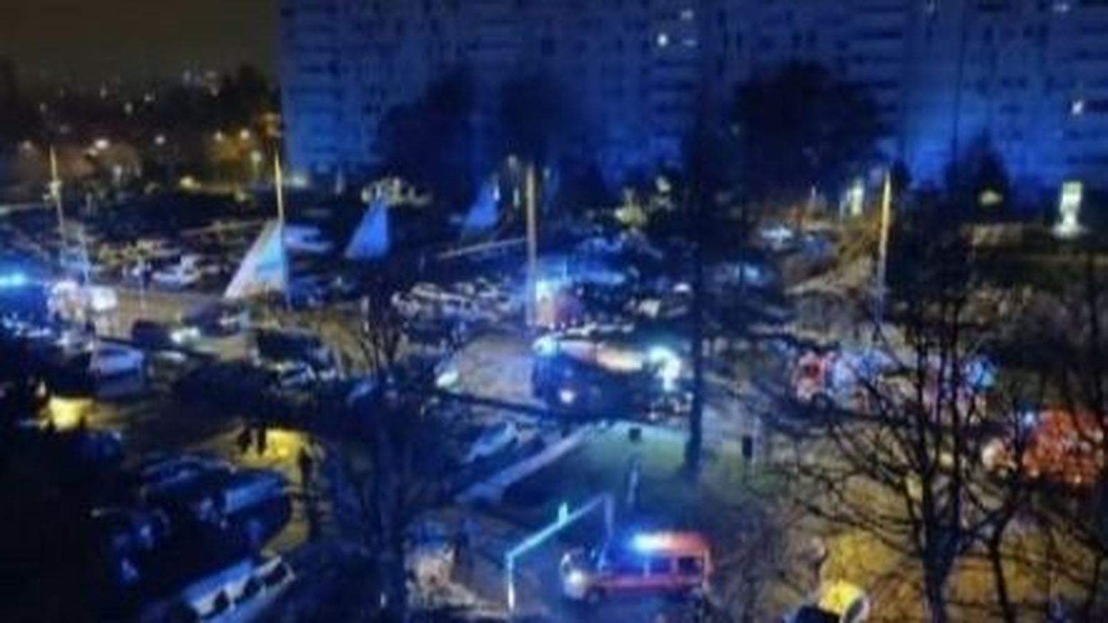 Captura d'Internet de l'arribada dels bombers a edifici