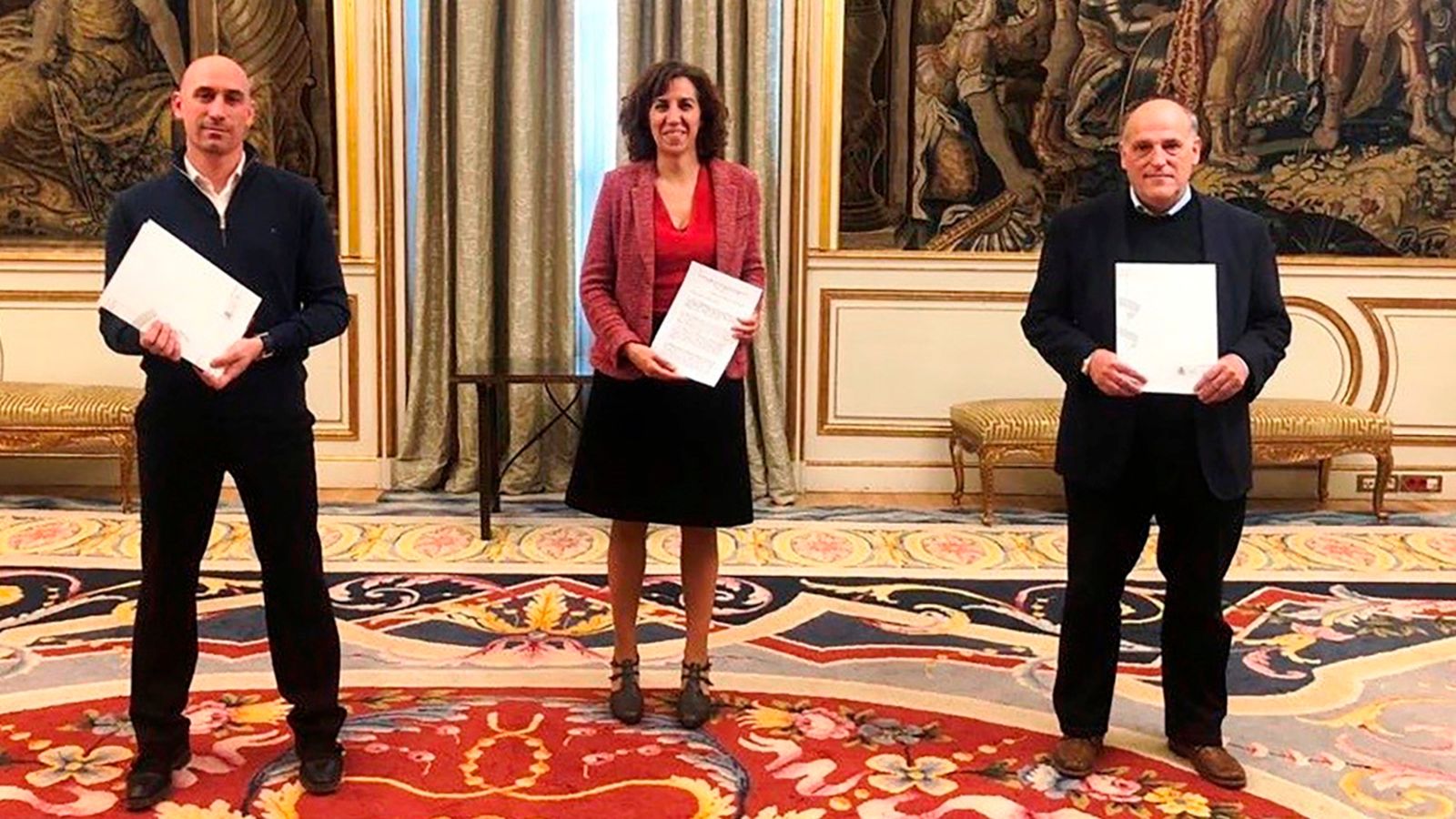 El president de la RFEF, Luis Rubiales, la presidenta del CSE, Irene Lozano, i el president de la Lliga, Javier Tebas, després de la reunió de dissabte